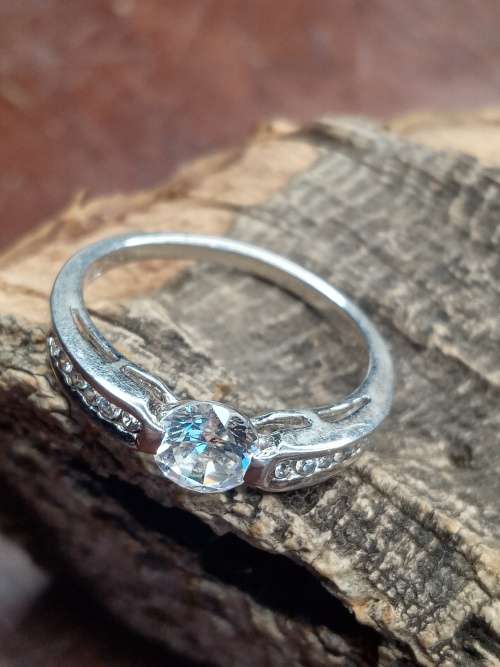 Sterling silver ladies ring Size: N