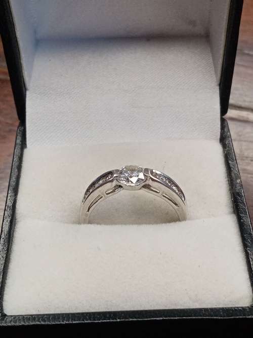 Sterling silver ladies ring Size: N