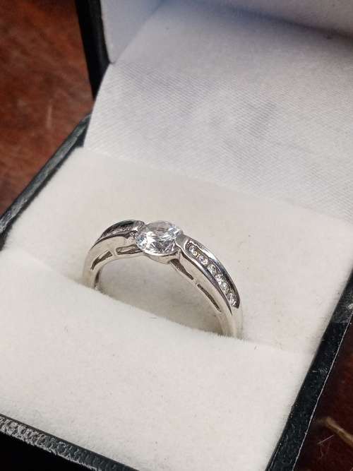Sterling silver ladies ring Size: N