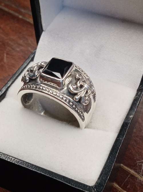 Sterling silver ladies ring Size: T