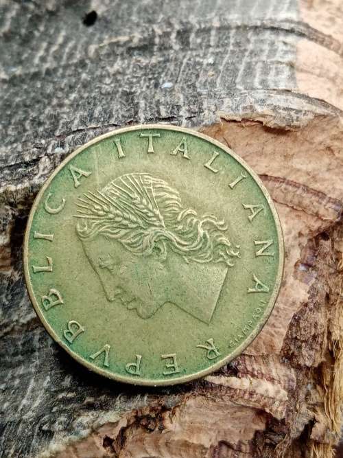 Italy 20 lire 1958