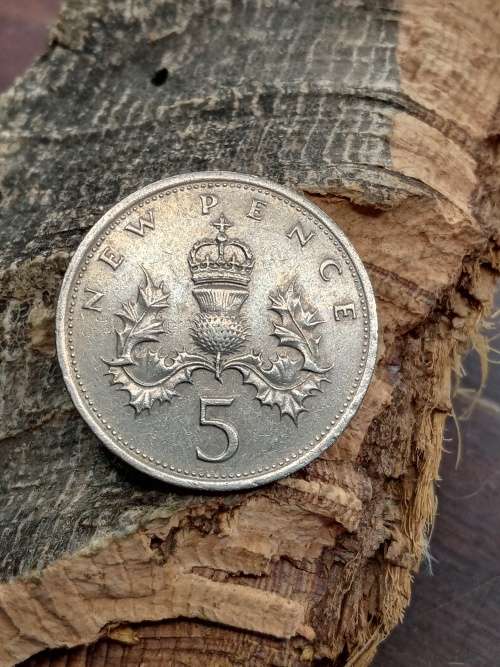 United Kingdom 5 new Pence 1975