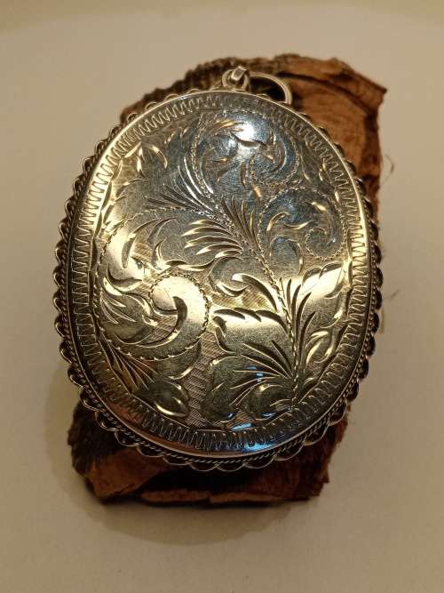 Sterling silver extra large locket Vintage 44mm width 53mm length 7mm thick