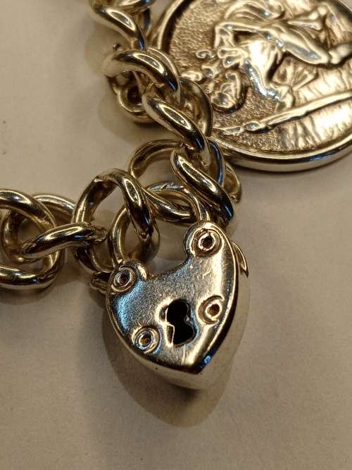 Sterling silver charm bracelet with 11 charms 21cm long