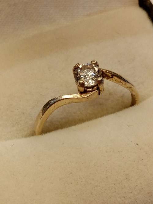 Sterling silver ladies ring with cubic zirconia Size N