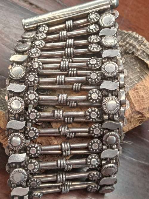 Antique Sterling Silver bracelet length: 18.7 cm wide: 42mm 86.2 grams