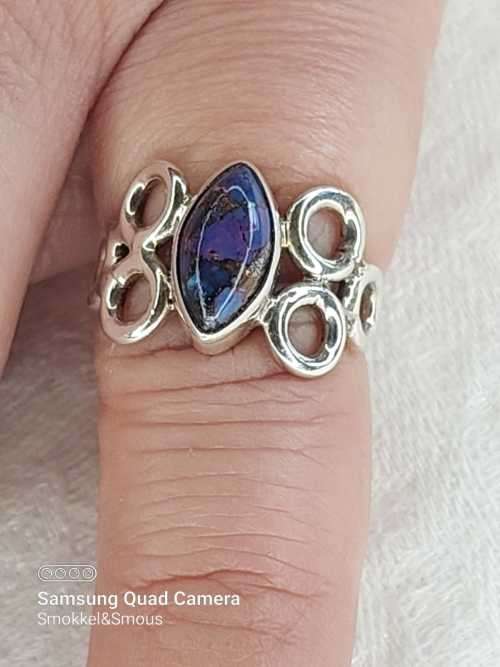 Sterling silver ladies ring with sugar lite stone Size: M.5