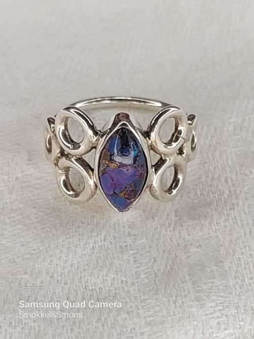 Sterling silver ladies ring with sugar lite stone Size: M.5