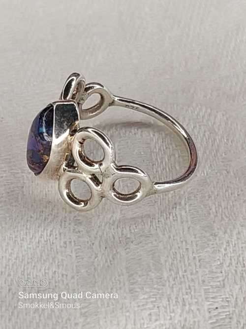 Sterling silver ladies ring with sugar lite stone Size: M.5