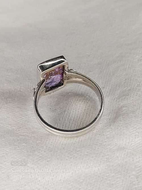 Sterling silver ladies ring with sugar lite stone Size: R