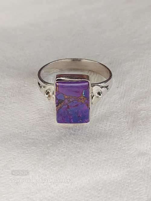 Sterling silver ladies ring with sugar lite stone Size: R
