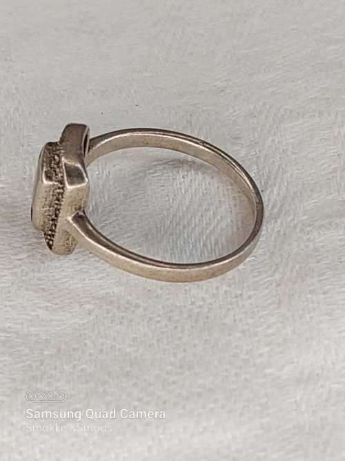 Vintage antique sterling silver ladies ring wtih mother of pearl stone Size: P.5
