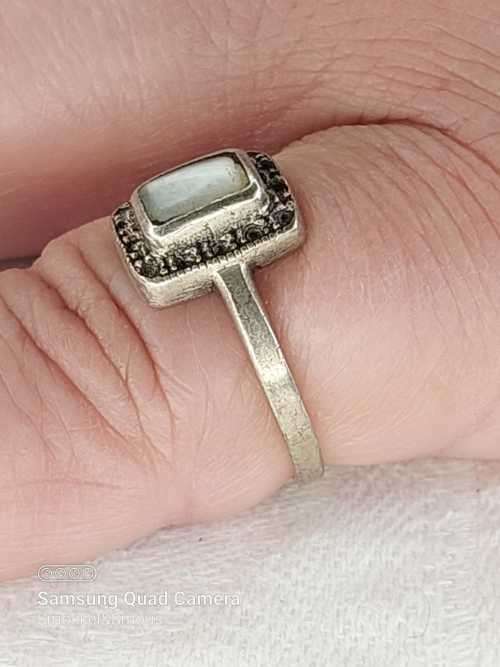 Vintage antique sterling silver ladies ring wtih mother of pearl stone Size: P.5
