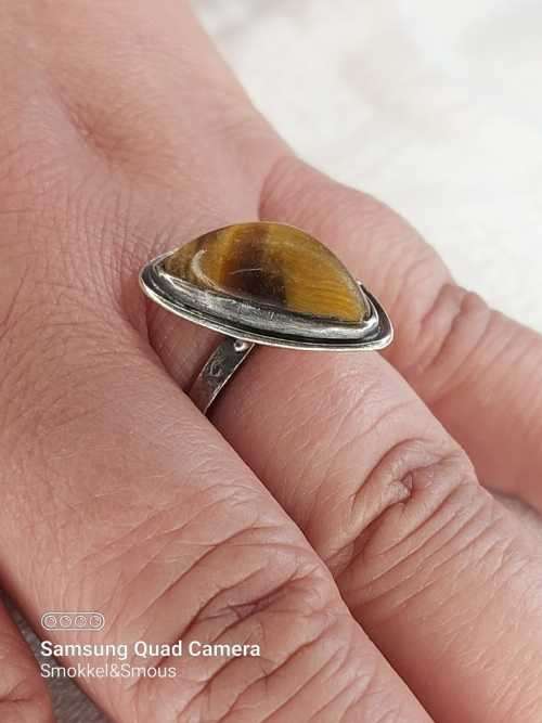 Antique vintage ladies ring with tiger eye stone Size: R.5