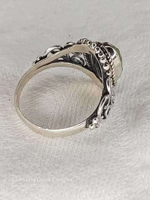 Vintage antique ladies ring with green stone Size: L.5