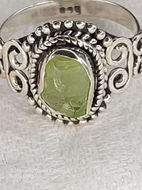 Vintage antique ladies ring with green stone Size: L.5