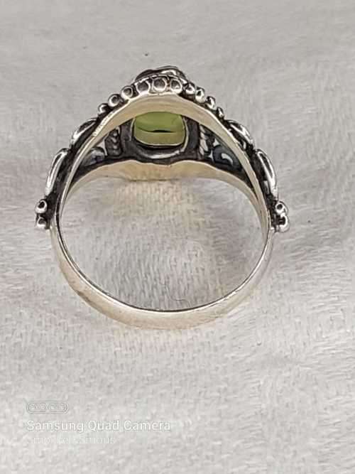 Vintage antique ladies ring with green stone Size: L.5