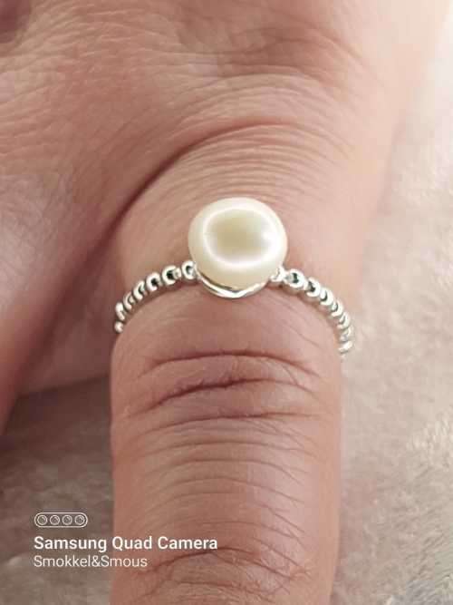 Sterling silver ladies ring with genuine pearl Size: P