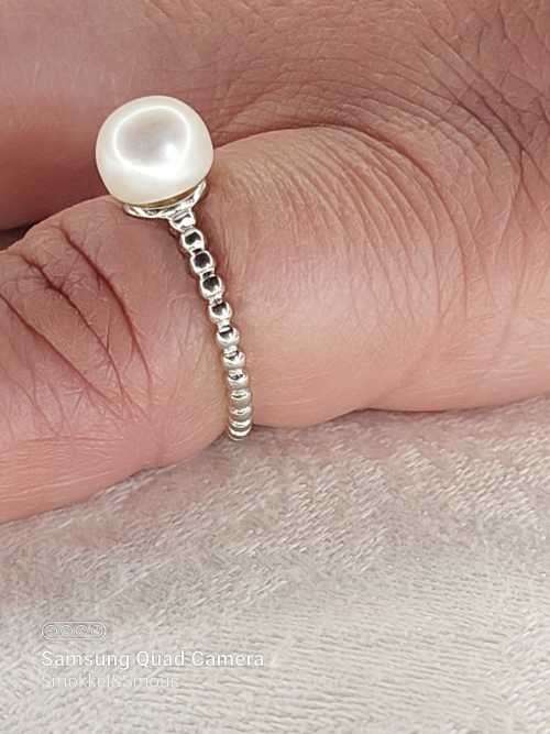 Sterling silver ladies ring with genuine pearl Size: P