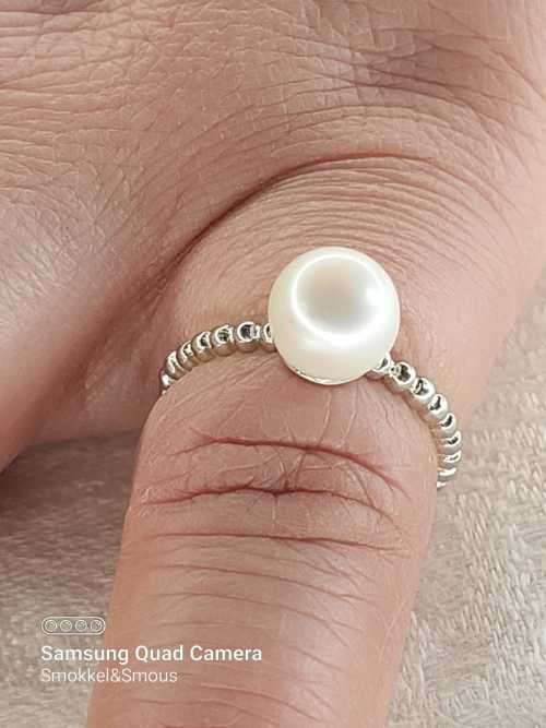 Sterling silver ladies ring with genuine pearl Size: P