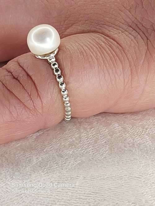 Sterling silver ladies ring with genuine pearl Size: P