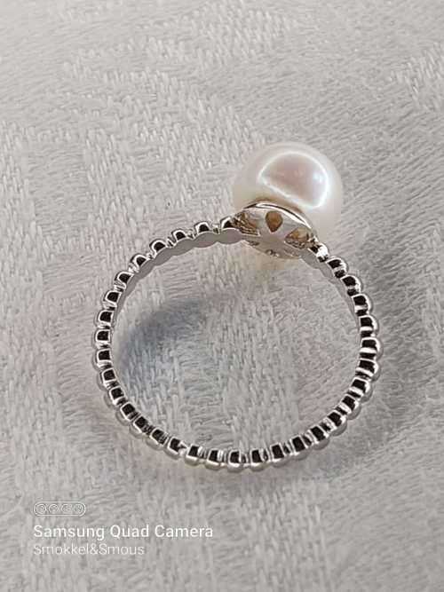 Sterling silver ladies ring with genuine pearl Size: P