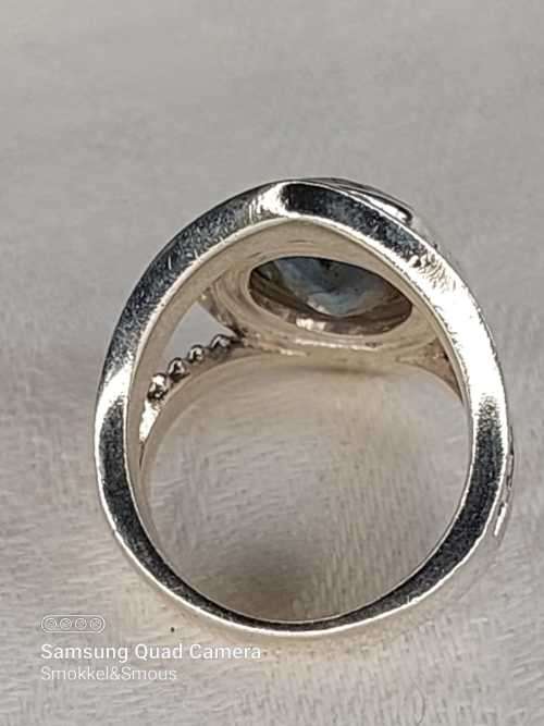 Sterling silver ladies ring color changing stone Size: K