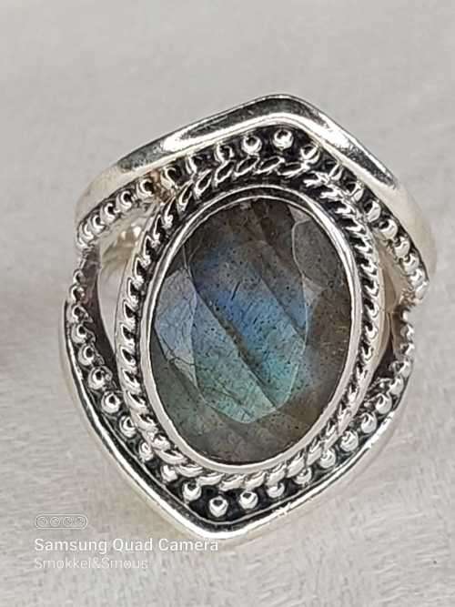 Sterling silver ladies ring color changing stone Size: K