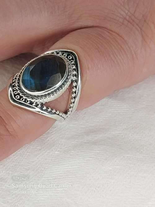 Sterling silver ladies ring color changing stone Size: K