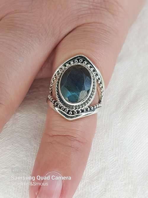 Sterling silver ladies ring color changing stone Size: K