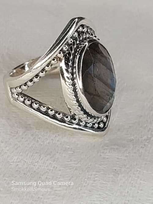 Sterling silver ladies ring color changing stone Size: K