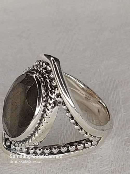 Sterling silver ladies ring color changing stone Size: K