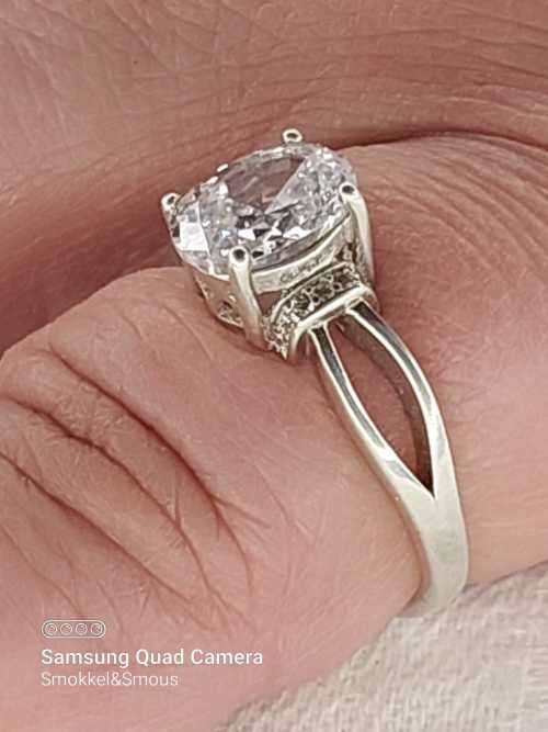 Sterling silver ladies ring Size: Q