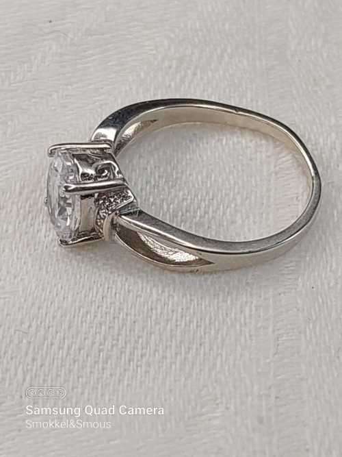 Sterling silver ladies ring Size: Q
