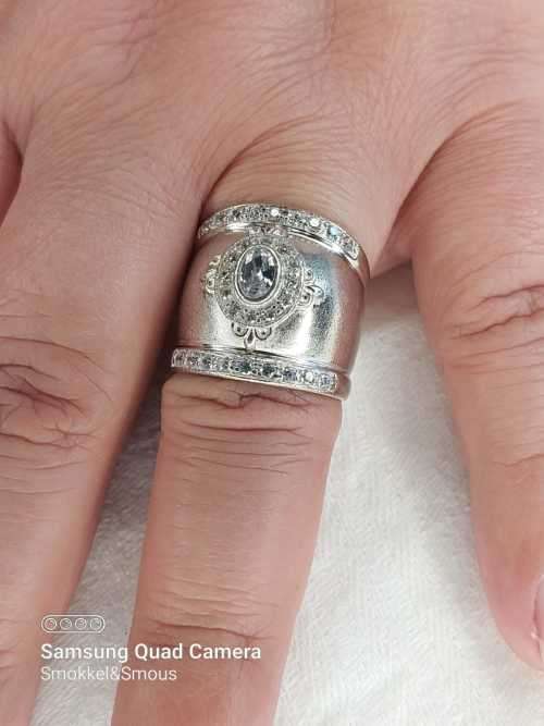 Sterling silver ladies ring Size: T