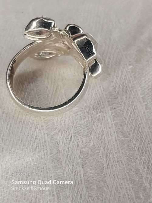 Sterling silver ladies ring with 1 Red stone and 4 White stones Size: M.5