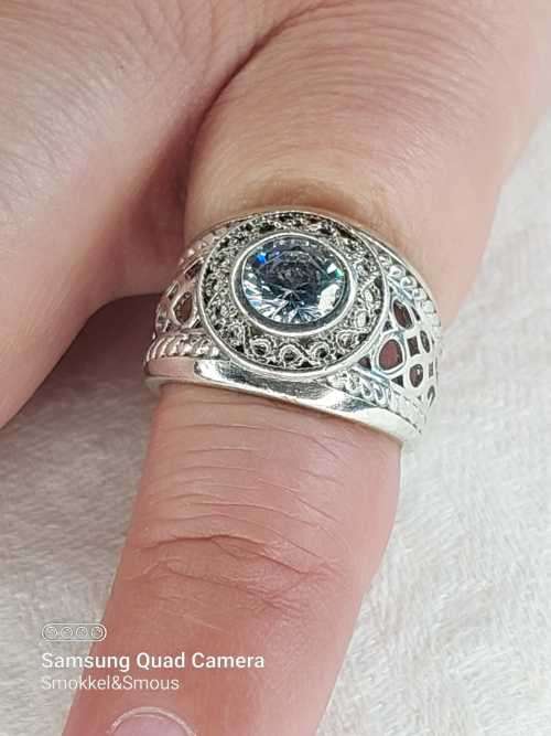 Sterling silver ladies ring Size: K