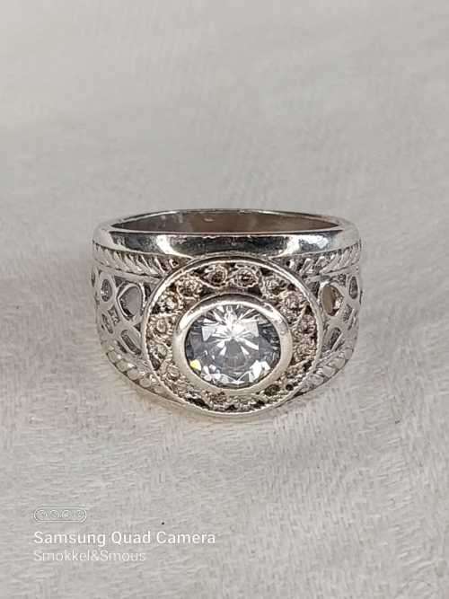 Sterling silver ladies ring Size: K