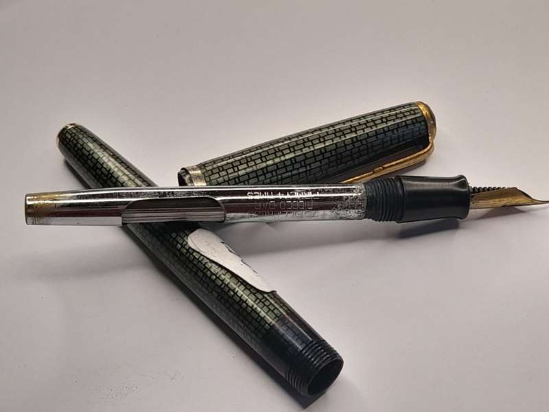 Crest high class pen