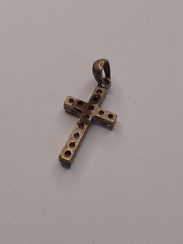 Sterling silver cross pendant