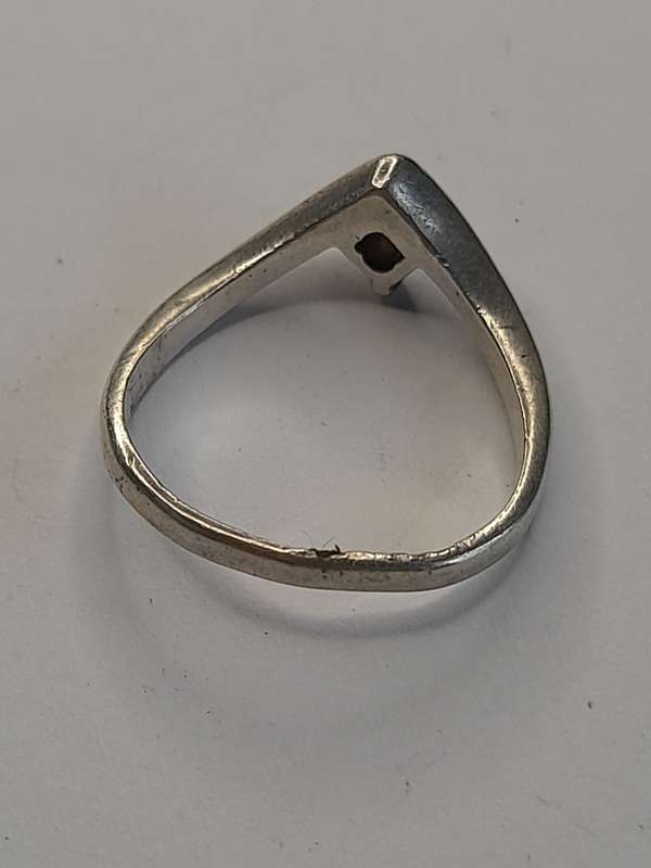 Sterling silver ladies ring Size: M NO BOX