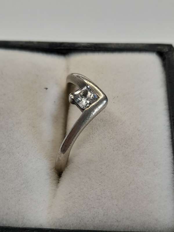 Sterling silver ladies ring Size: M NO BOX