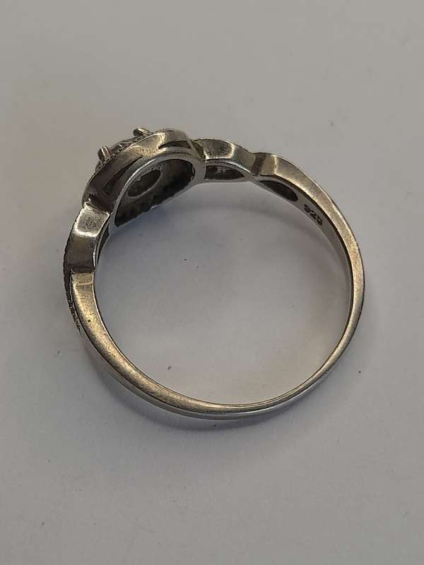 Sterling silver ladies ring Size: R NO BOX