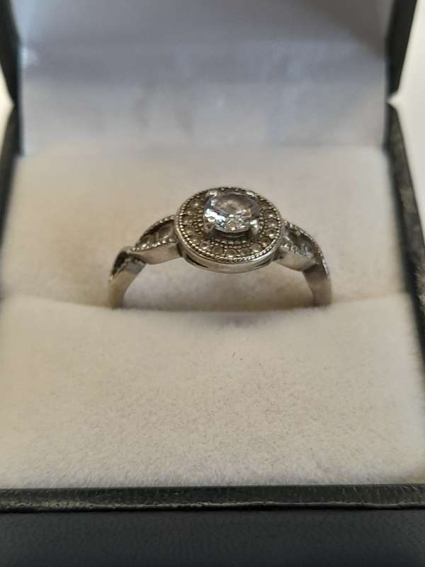Sterling silver ladies ring Size: R NO BOX