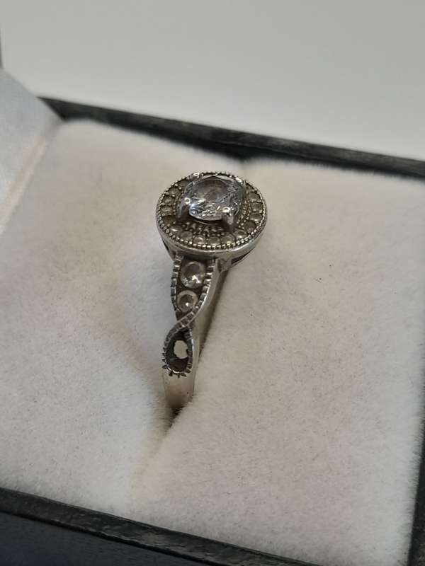 Sterling silver ladies ring Size: R NO BOX