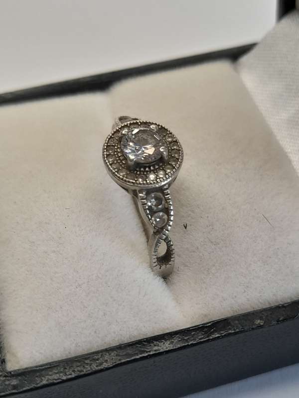 Sterling silver ladies ring Size: R NO BOX