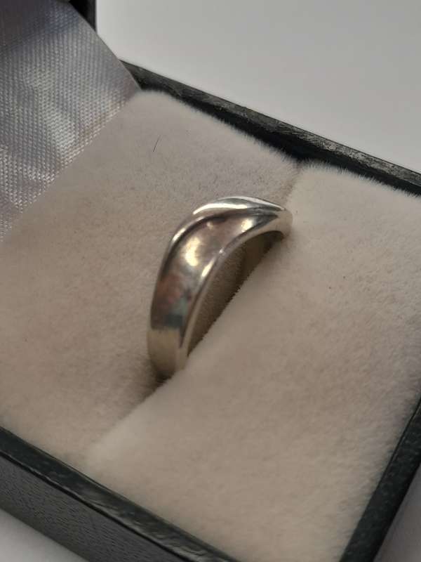 Sterling silver ladies ring Size: K NO BOX