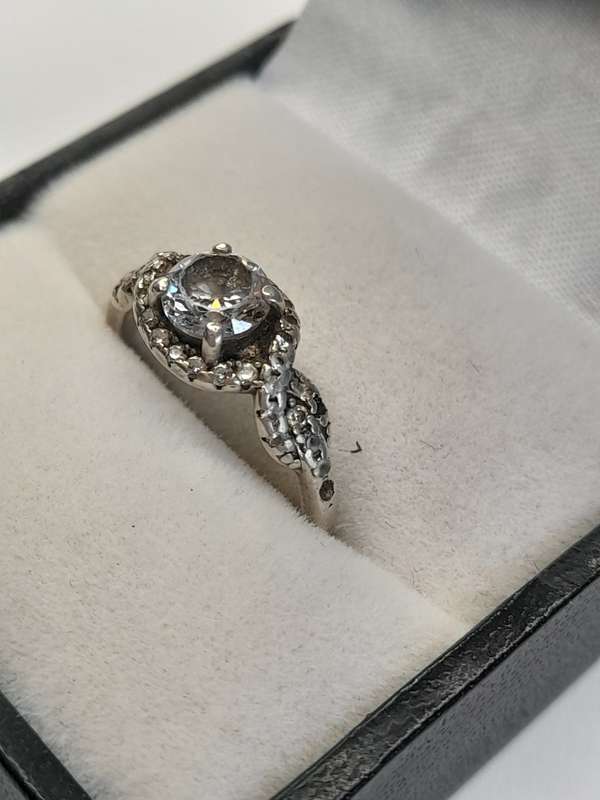 Sterling silver ladies ring Size: L NO BOX