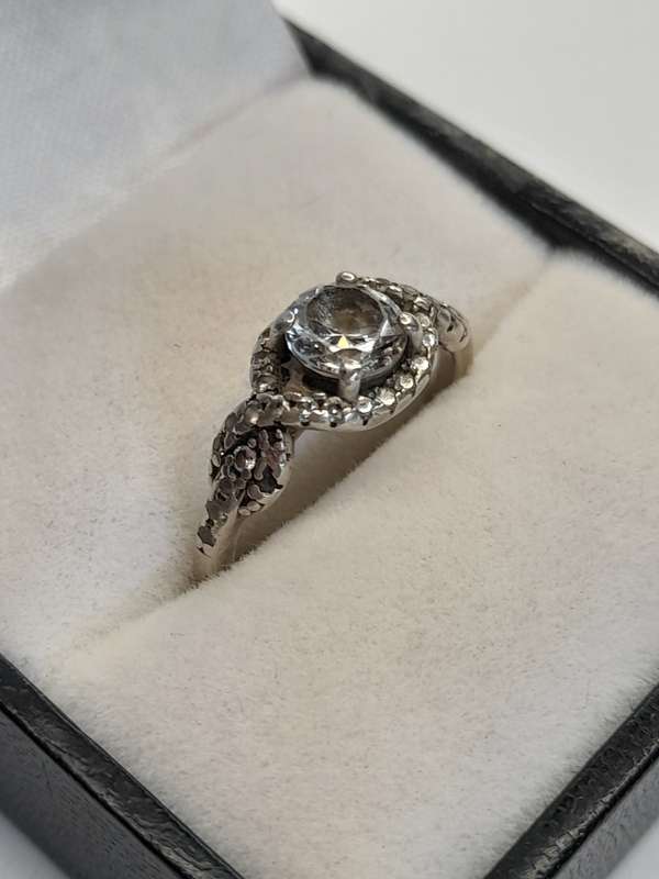 Sterling silver ladies ring Size: L NO BOX