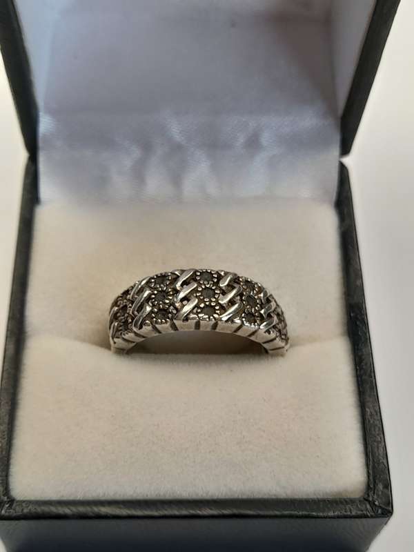 Sterling silver ladies ring Size: K.5 NO BOX